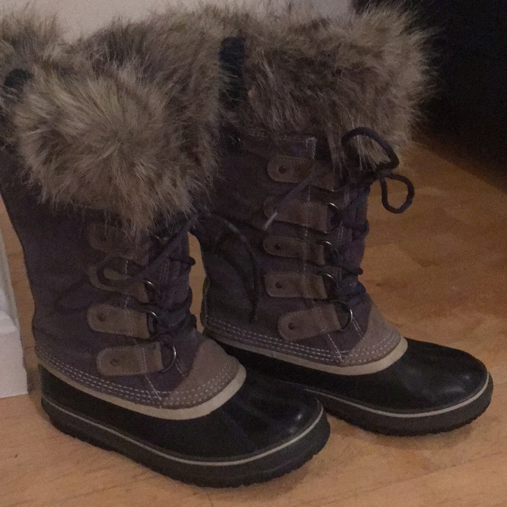 Sorel Joan of Arctic Boot- LIKE NEW! Size 8